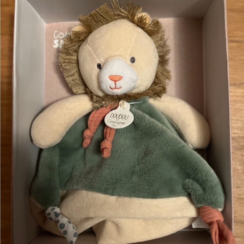 Brand New In Box! DOUDOU ET COMPAGNIE Doudou Lion Couleurs Savane